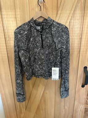 lululemon athletica rulu run cropped Black & White Half-Zip Pullover